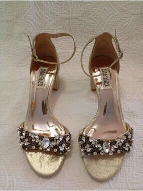 Badgley Mischka Gold Block Heel Sandals Rhinestone Embellishments Ankle Strap 7